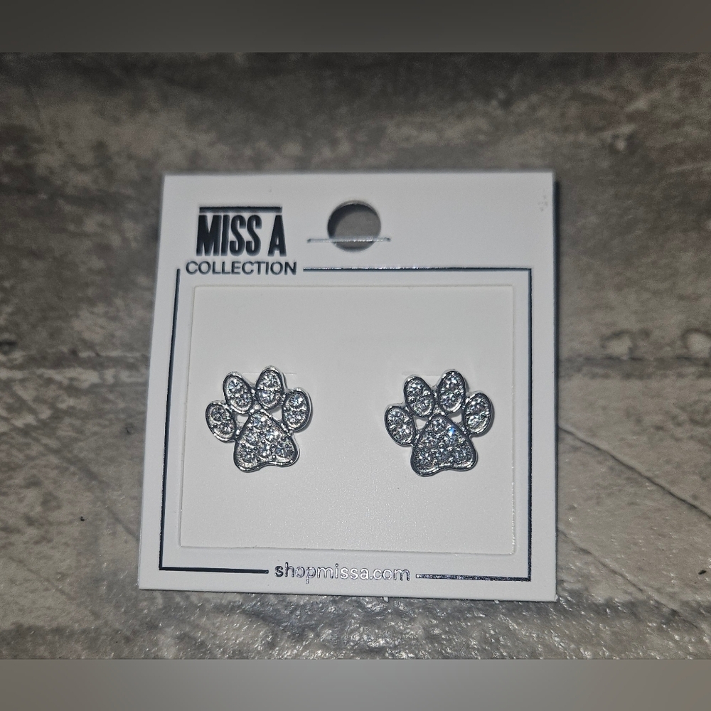 Silver Paw-fect Sparkle Stud Earrings BNIB
